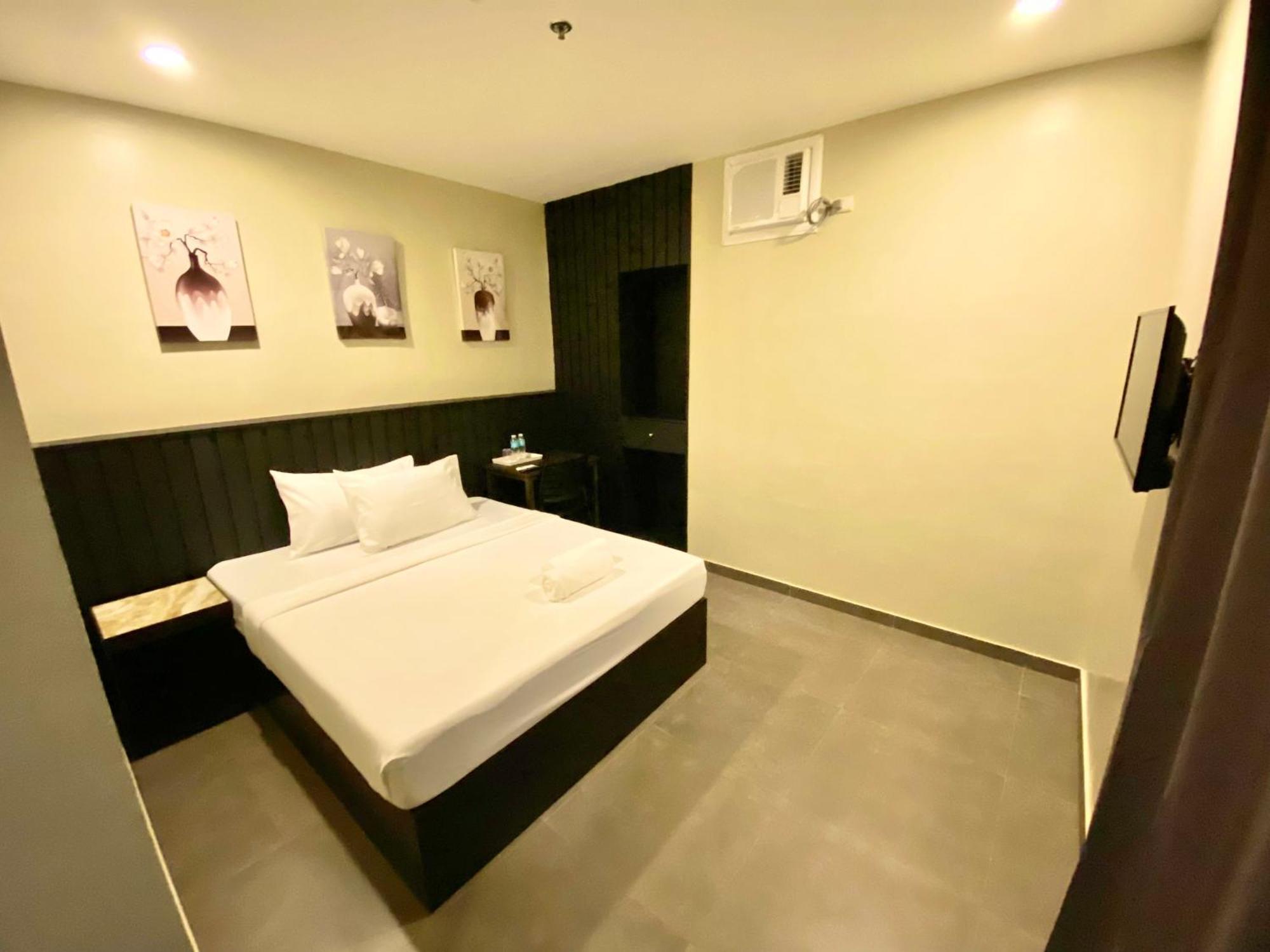 Rudolfo Suites Roxas Extérieur photo