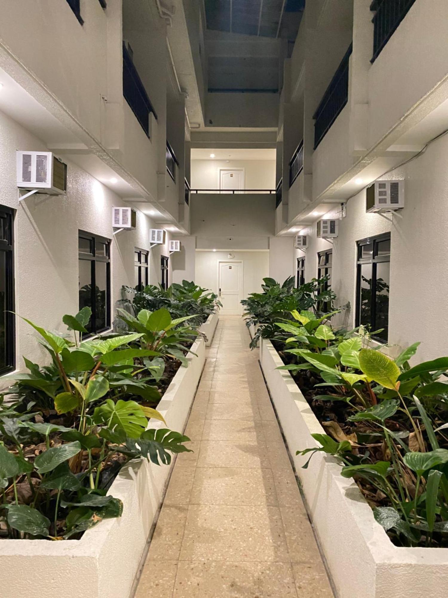 Rudolfo Suites Roxas Extérieur photo