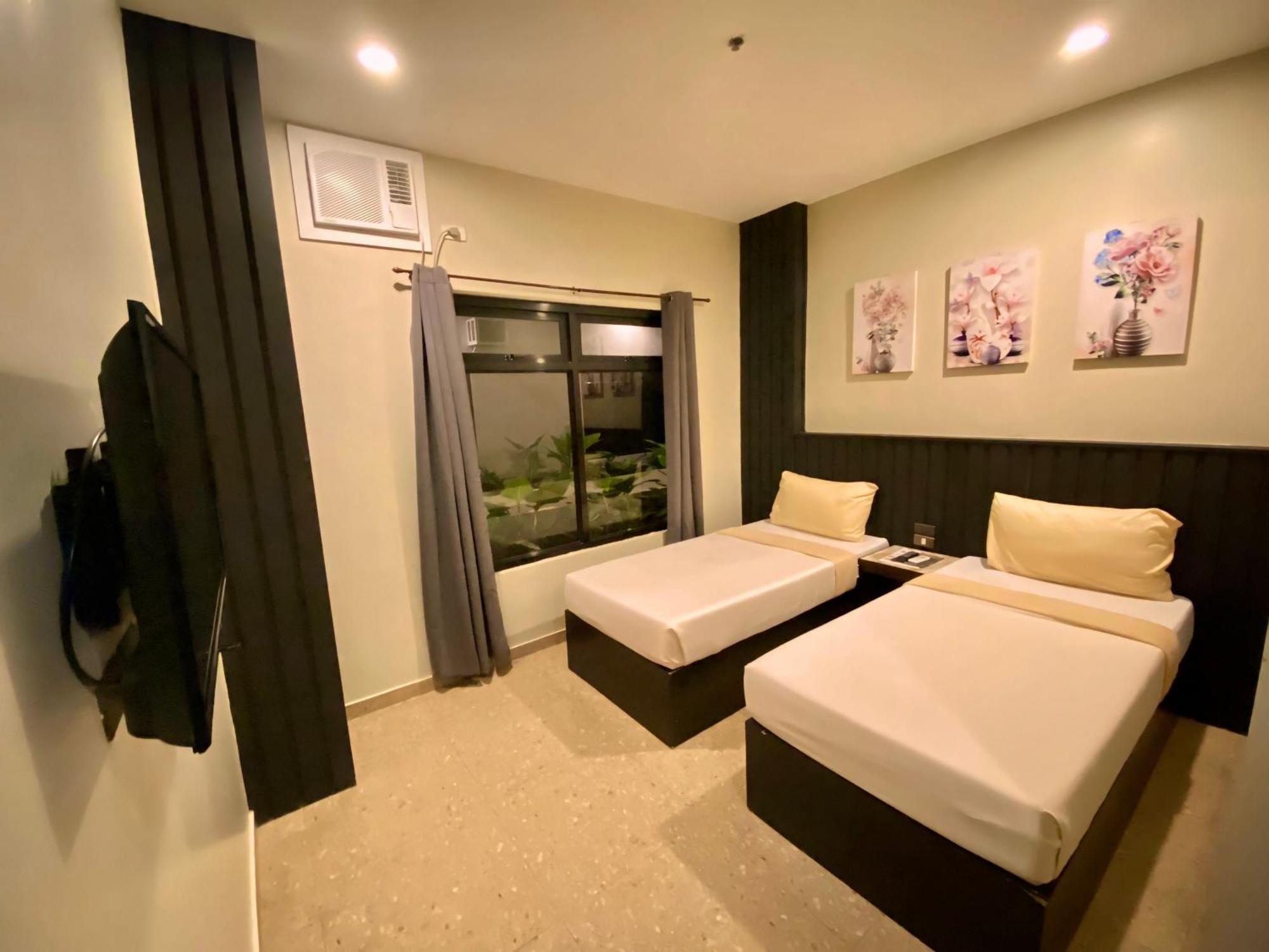 Rudolfo Suites Roxas Extérieur photo
