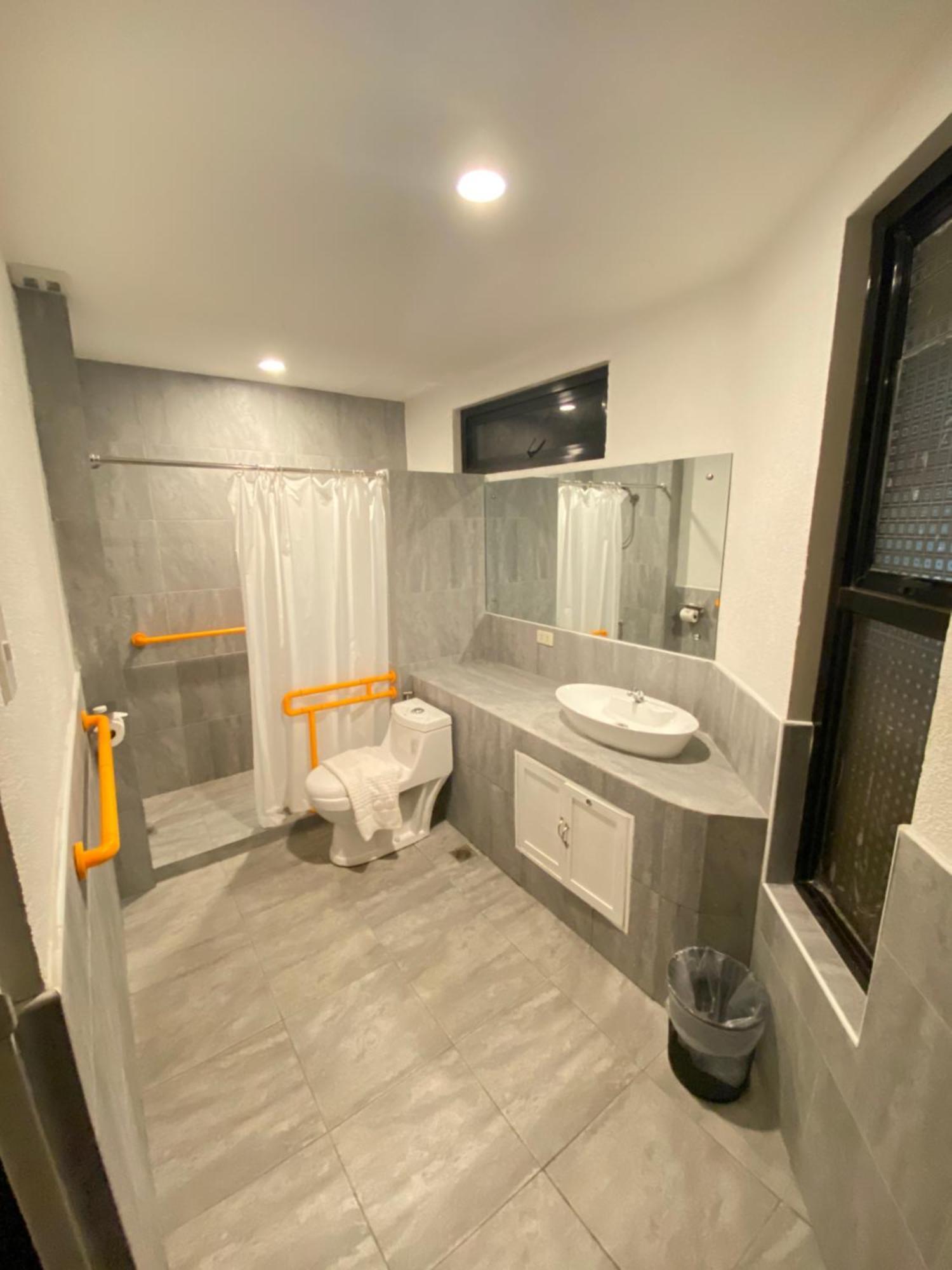 Rudolfo Suites Roxas Extérieur photo