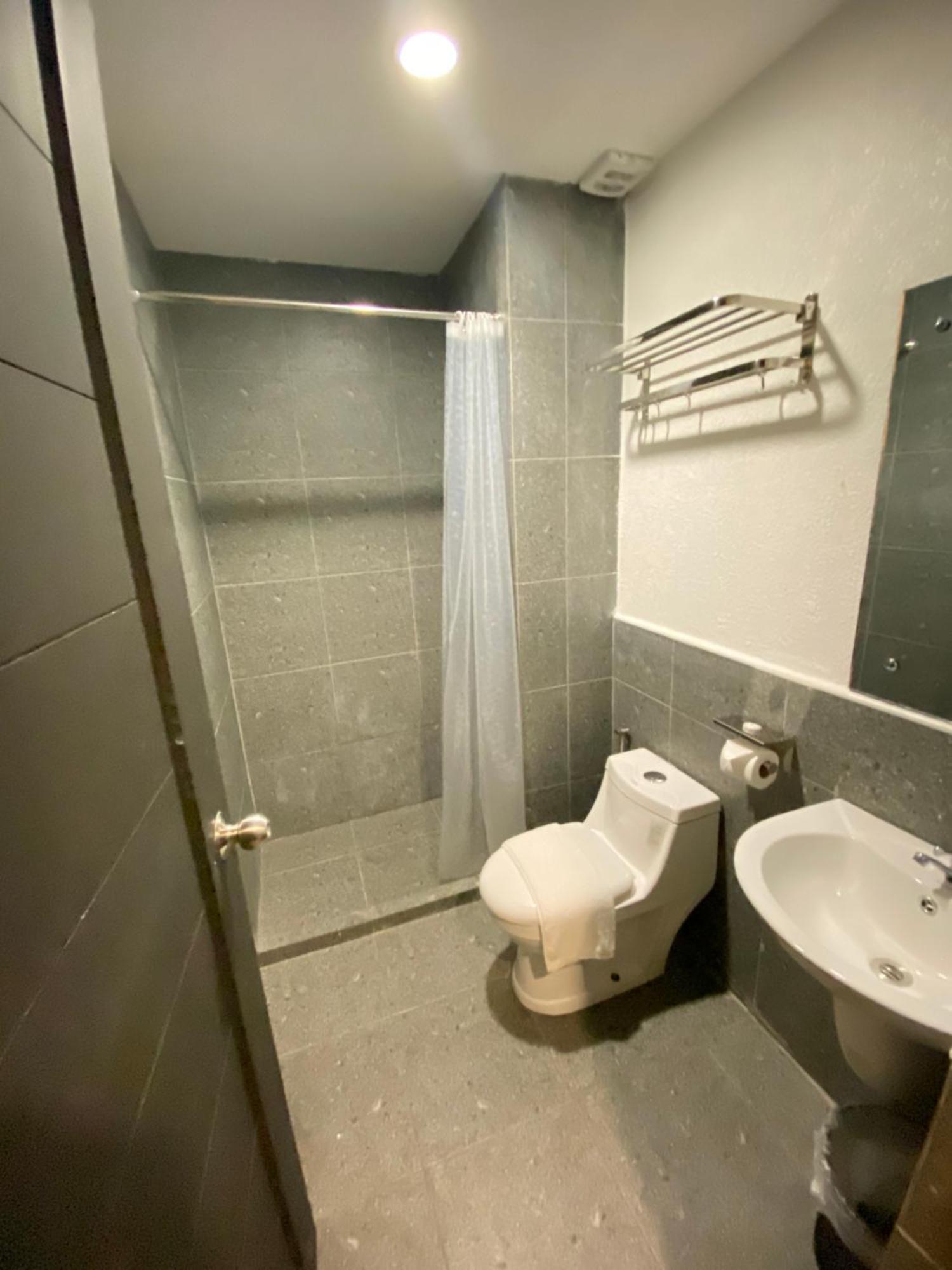 Rudolfo Suites Roxas Extérieur photo