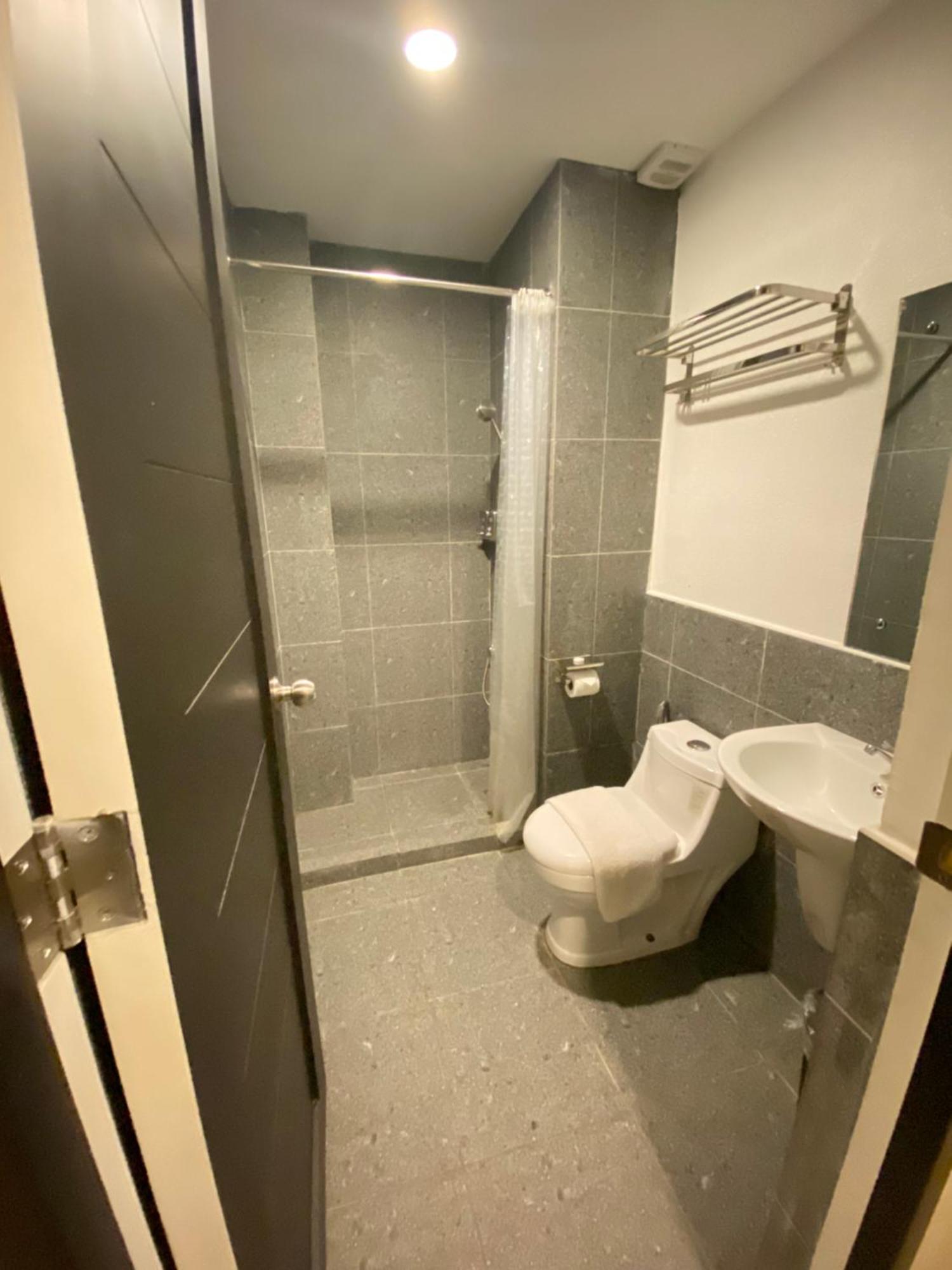 Rudolfo Suites Roxas Extérieur photo